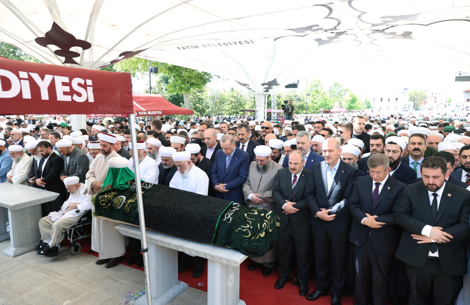 Mahmut Ustaosmanoğlu’nun oğlu cenaze töreninde duyurdu: İsmailağa Cemaatinin yeni lideri Hasan Kılıç Hocaefendi olacak! Hasan Kılıç Hocaefendi kimdir?